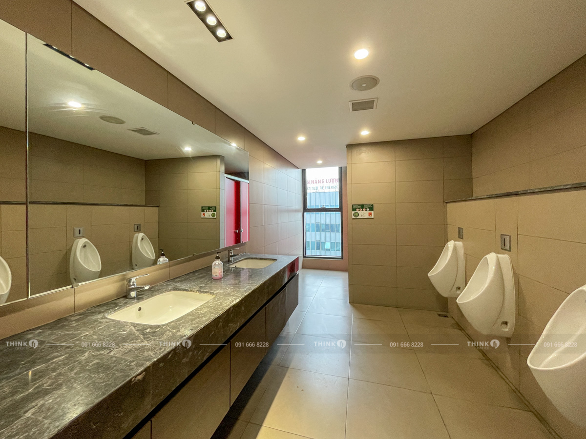 Nhà vệ sinh toà nhà Coninco Tower