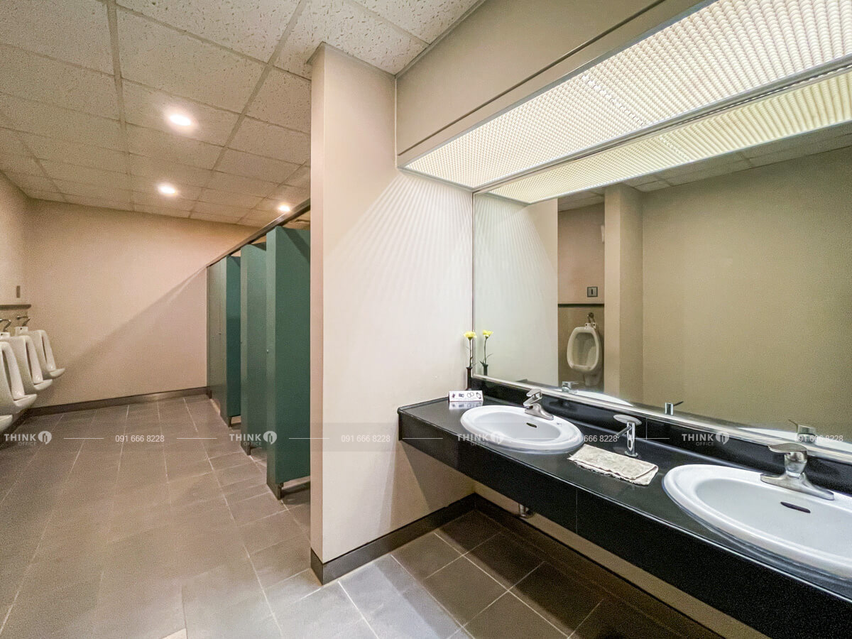 Nhà vệ sinh toà nhà Daeha Business Center
