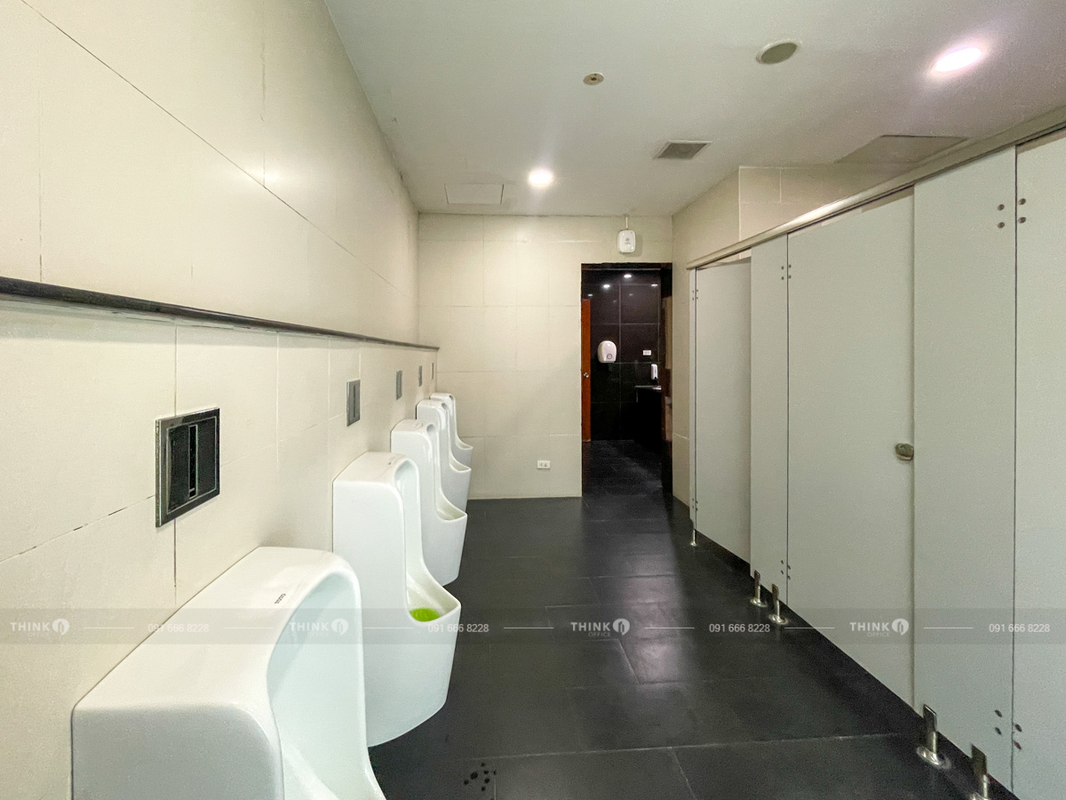 Nhà vệ sinh toà nhà Geleximco Building Hoàng Cầu