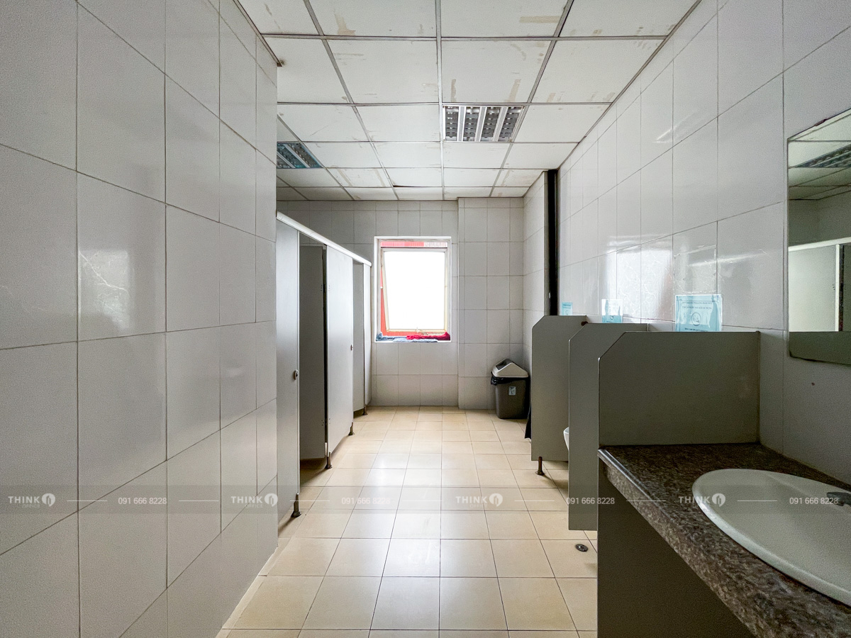 Nhà vệ sinh toà nhà HH2 Bắc Hà