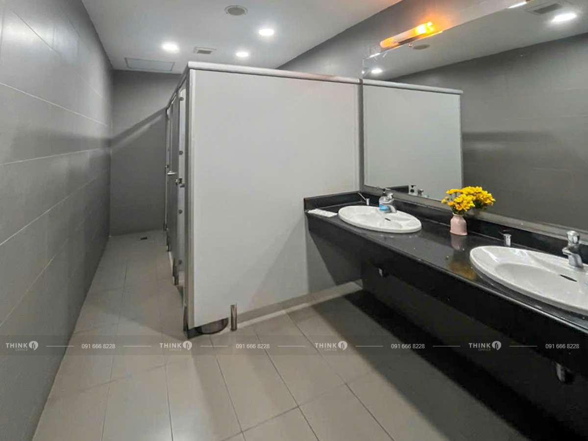 Nhà vệ sinh toà nhà Hanoi Tourist Building Lý Thường Kiệt