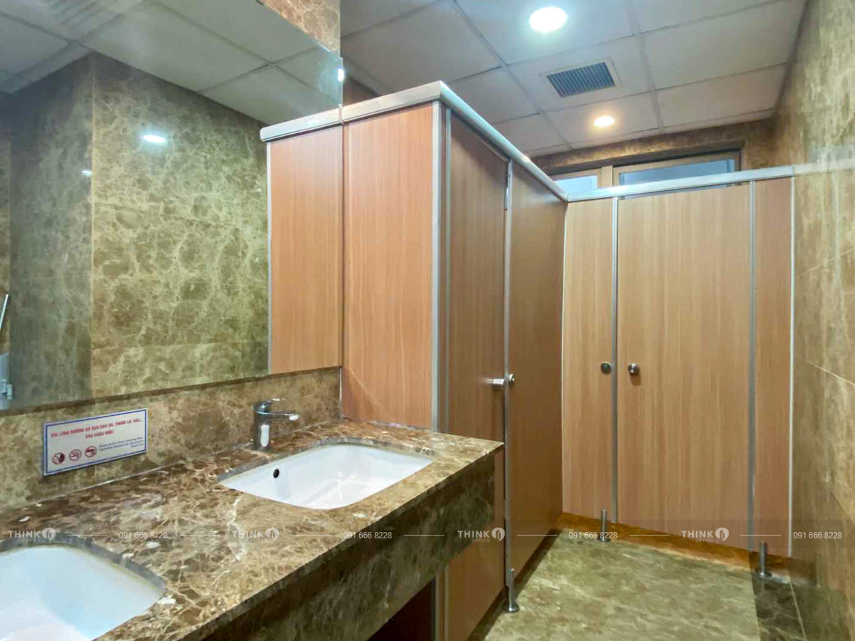 Nhà vệ sinh toà nhà IC Building Duy Tân