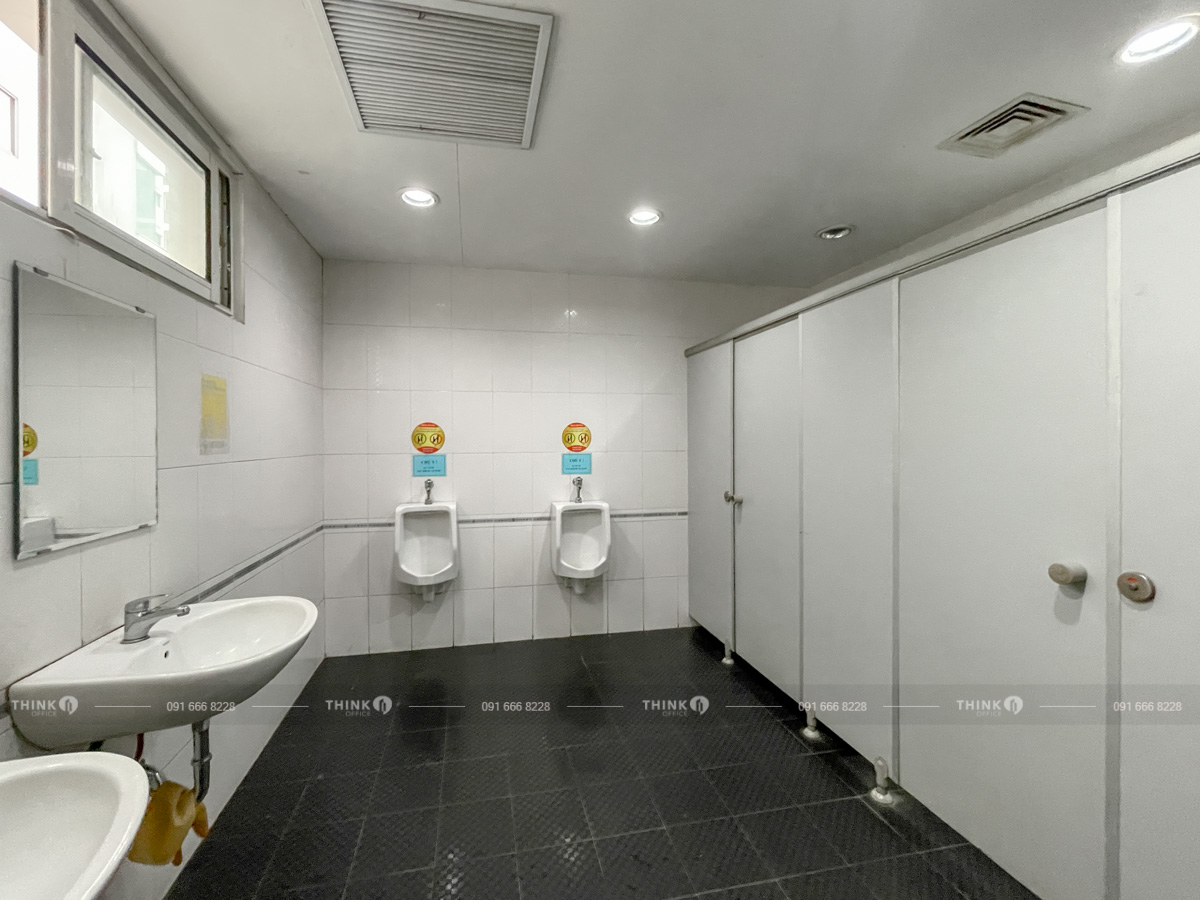 Nhà vệ sinh toà nhà Kim Ánh Building Duy Tân
