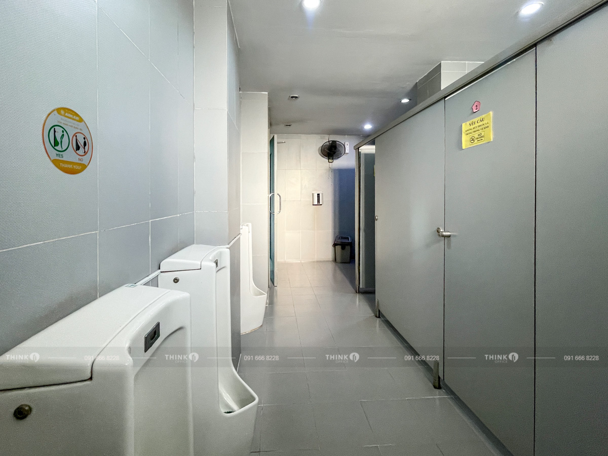 Nhà vệ sinh toà nhà Kinh Đô Building Tây Sơn