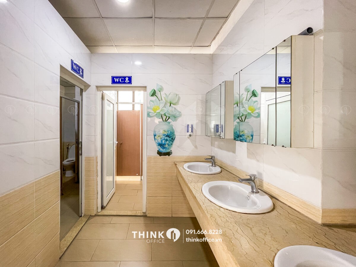 Nhà vệ sinh toà nhà Liễu Giai Tower