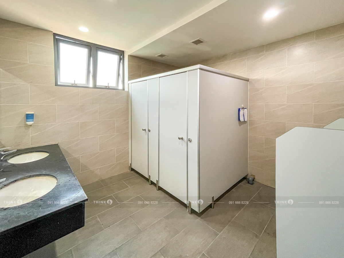 Nhà vệ sinh toà nhà Minori Office Trương Định