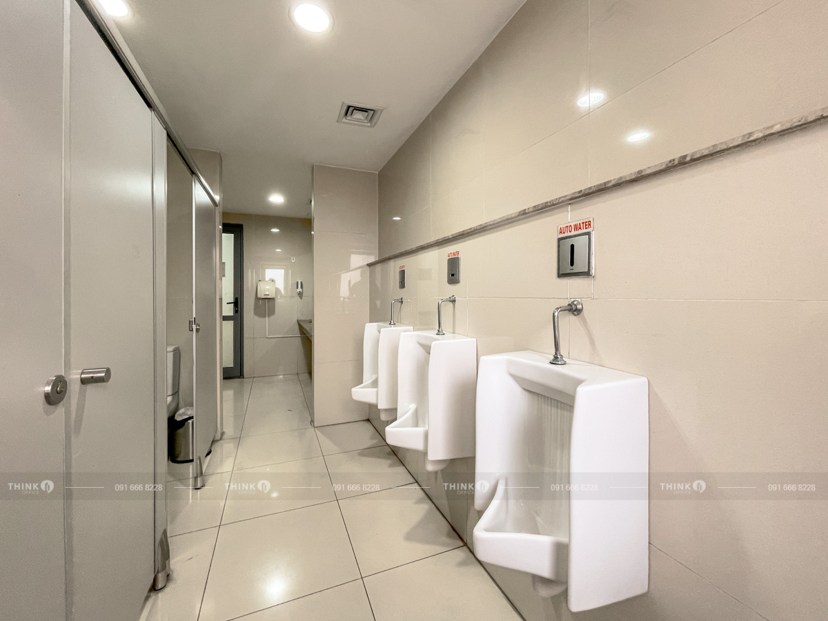 Nhà vệ sinh toà nhà Rox Tower Sky City Láng Hạ