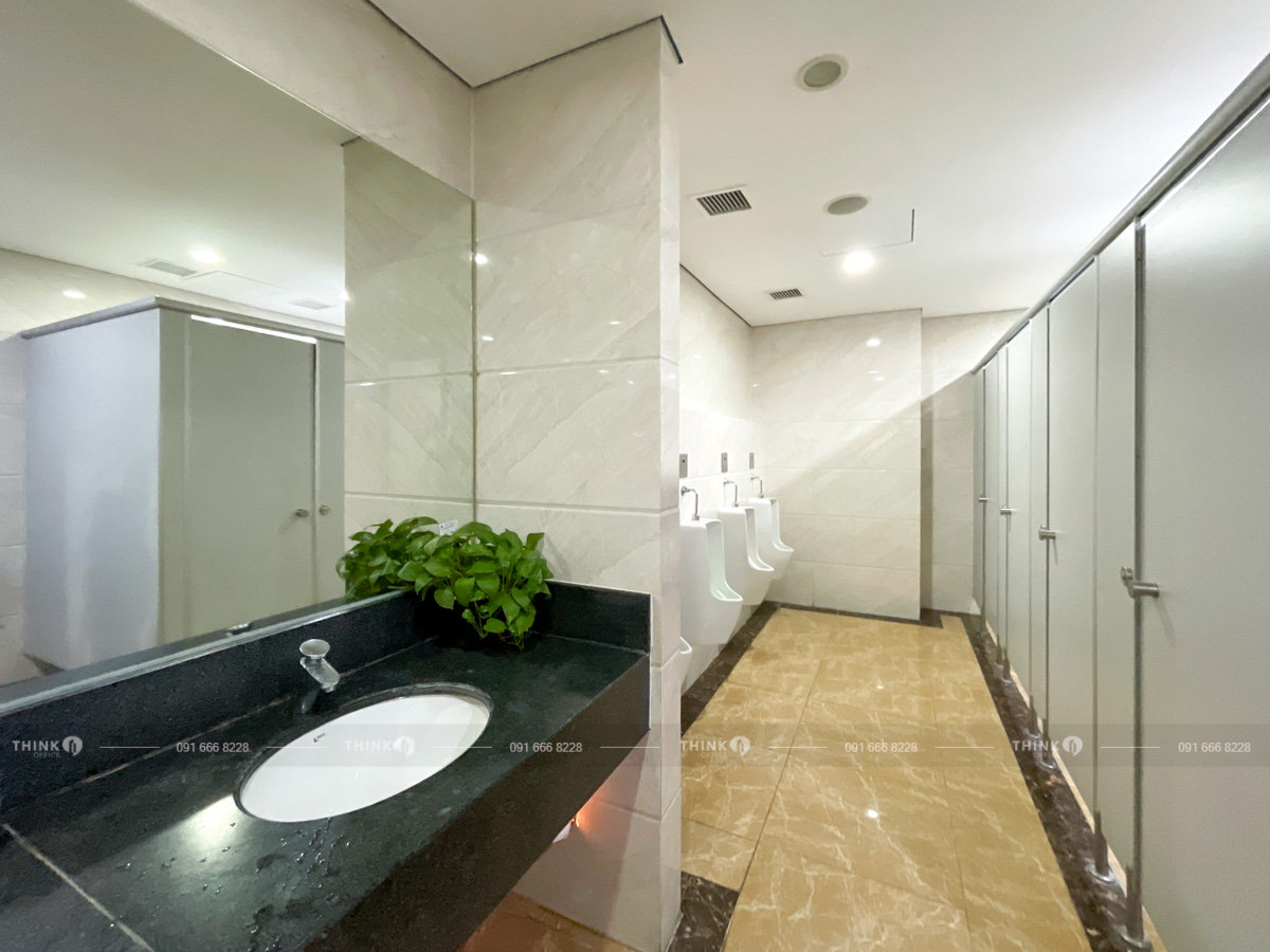 Nhà vệ sinh toà nhà Rox Tower