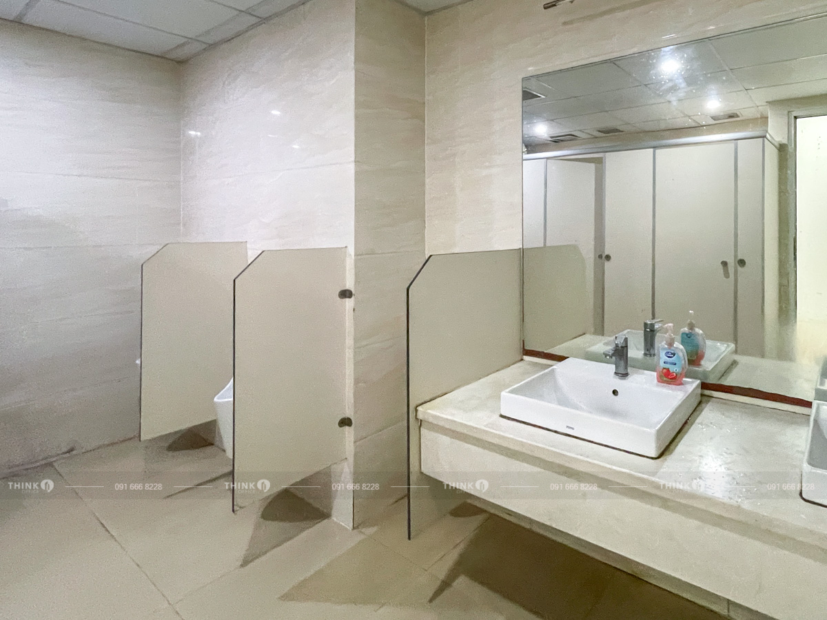 Nhà vệ sinh toà nhà Times Tower Lê Văn Lương