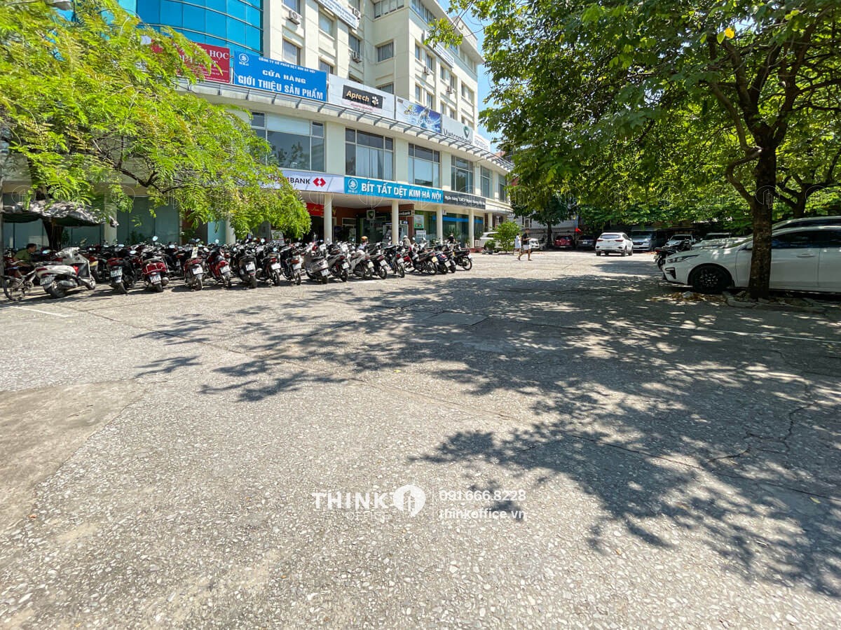 Sân để xe toà nhà Dệt Kim