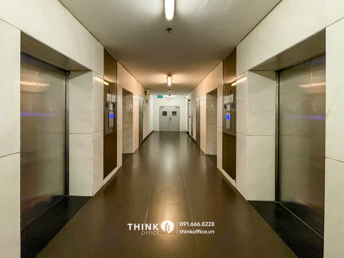 Sảnh thang máy tầng hầm B2 toà nhà The Lancaster Building Núi Trúc