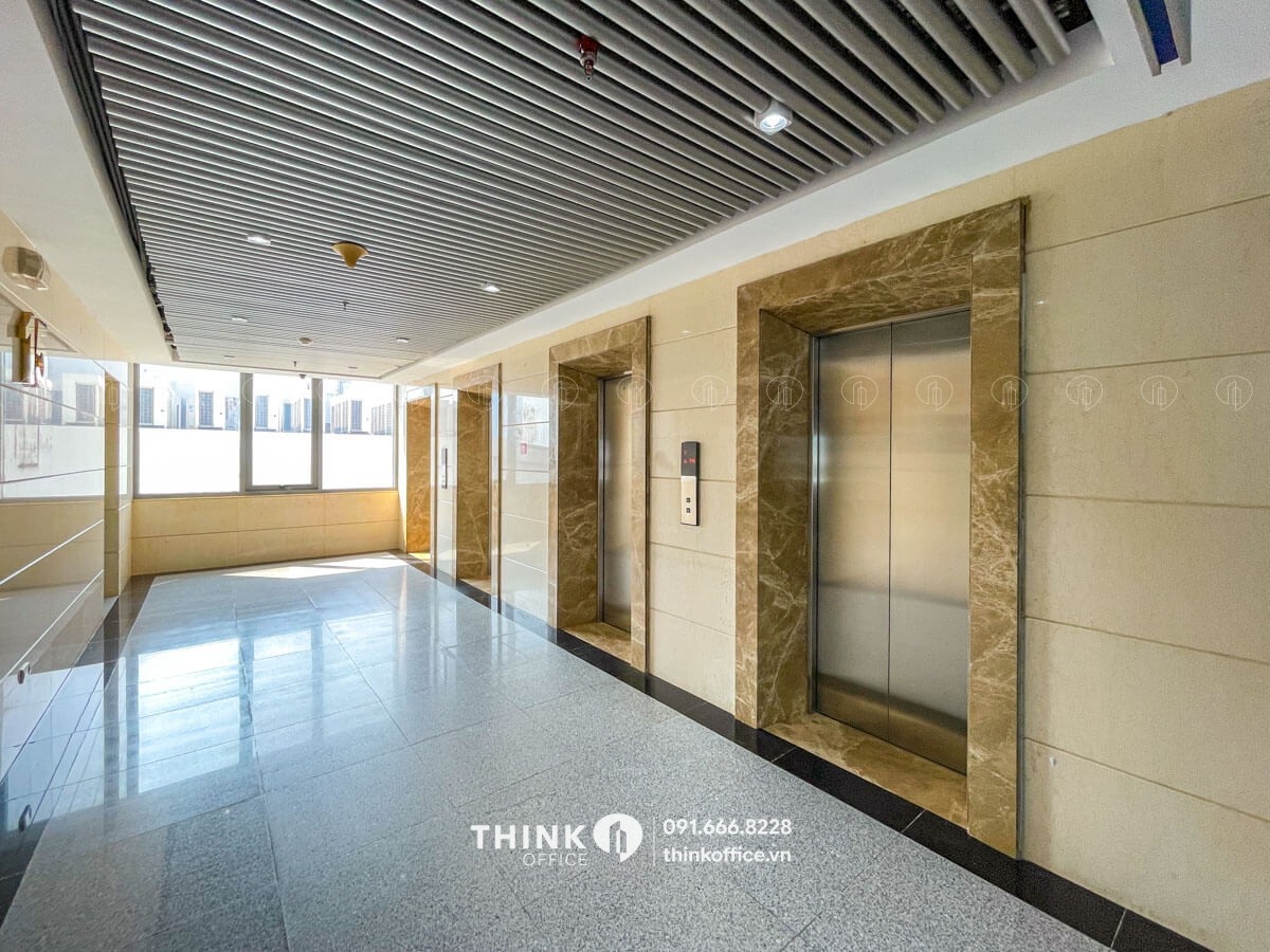 Sảnh thang máy tầng văn phòng điển hình Handiresco Tower 521 Kim Mã