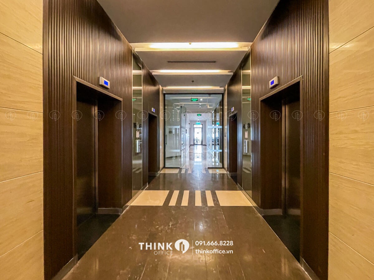 Sảnh chính thang máy toà nhà The Lancaster Building Núi Trúc