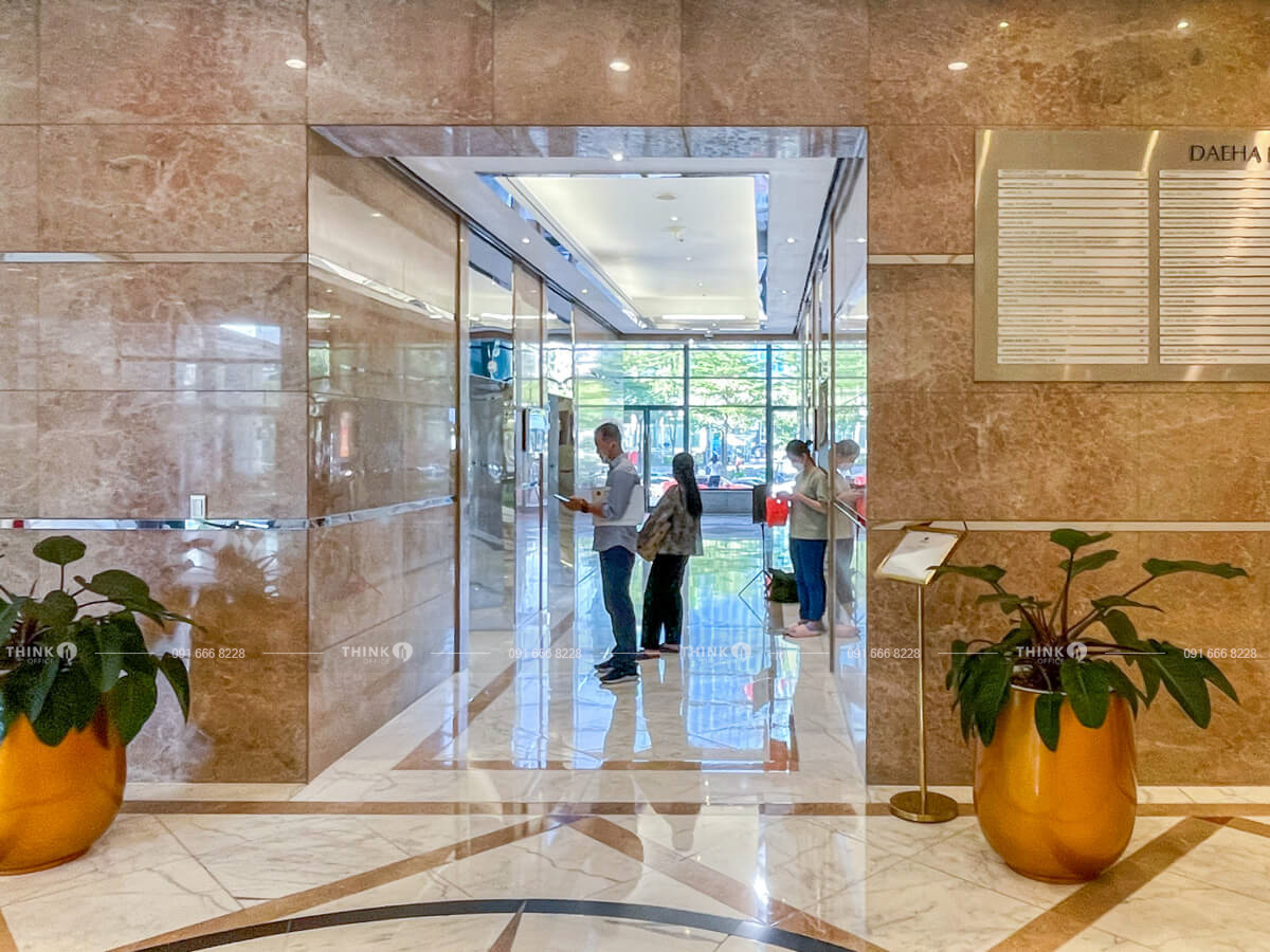 Sảnh thang máy văn phòng toà nhà Daeha Business Center