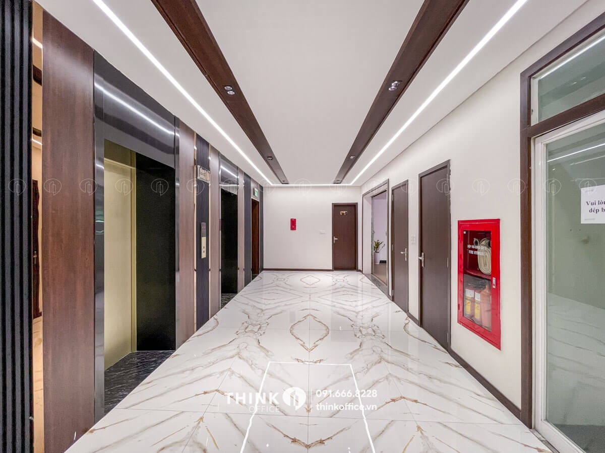 Sảnh thang máy văn phòng toà nhà HCMCC Tower Thuỵ Khuê