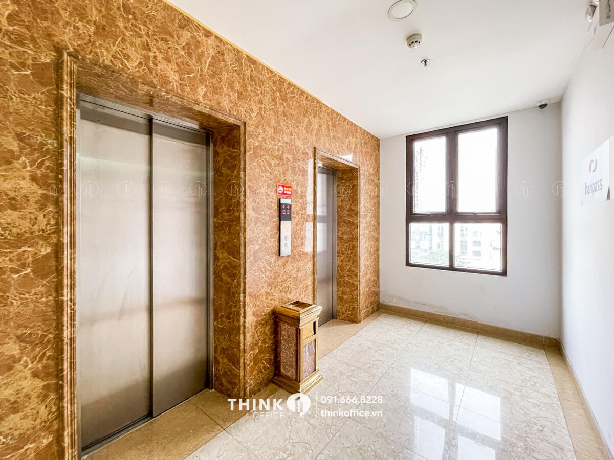 Sảnh thang máy văn phòng toà nhà Liễu Giai Tower