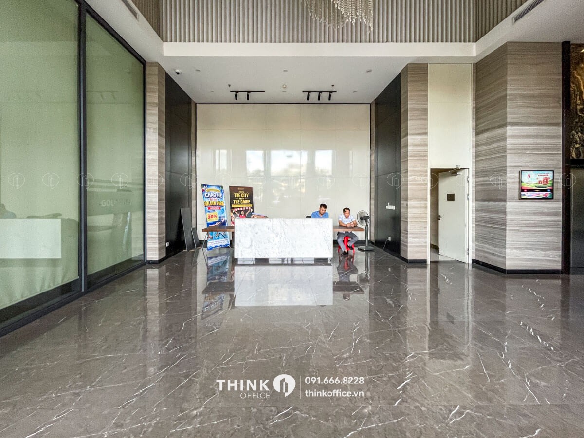 Lễ tân tại sảnh toà nhà Golden Park Tower Phạm Văn Bạch