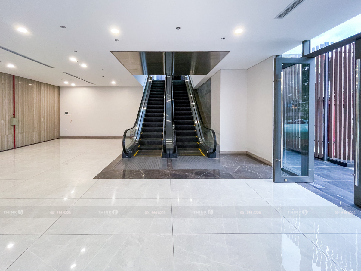Thang cuốn văn phòng toà nhà HDI Tây Hồ