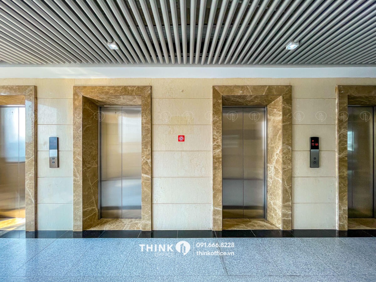 Thang máy tháp A điển hình toà nhà Handiresco Tower Kim Mã