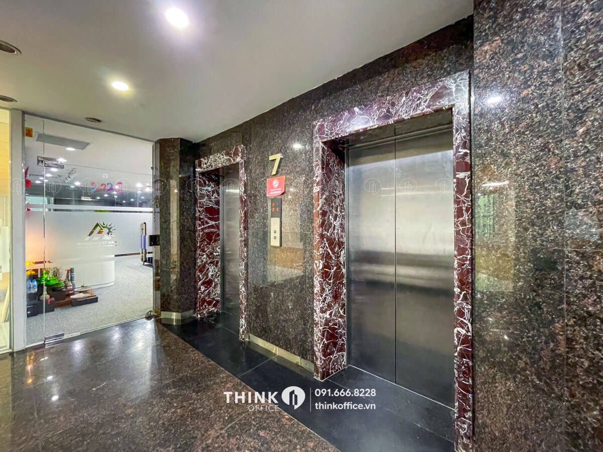 Thang máy văn phòng tầng 7 tại toà nhà VMT Building Duy Tân