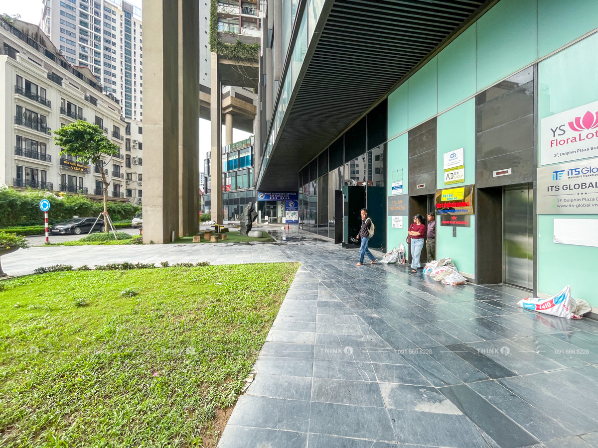 Thang máy văn phòng ngoài toà nhà Dolphin Plaza