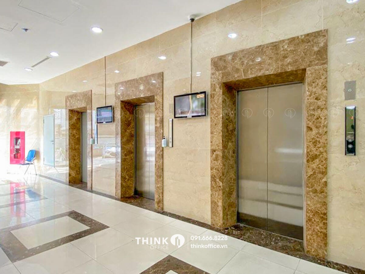 Thang máy tòa nhà số 5 Điện Biên Phủ