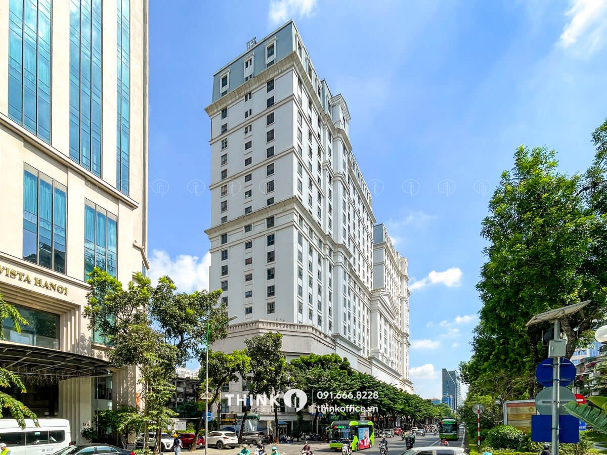 Mặt bên toà nhà D2 Giảng Võ