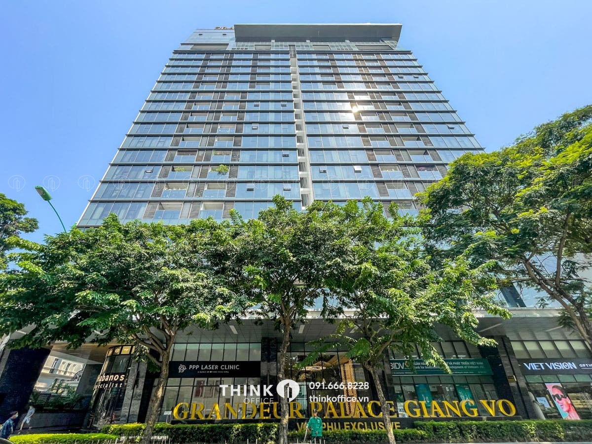 Mặt trước toà nhà Grandeur Palace 138B Giảng Võ