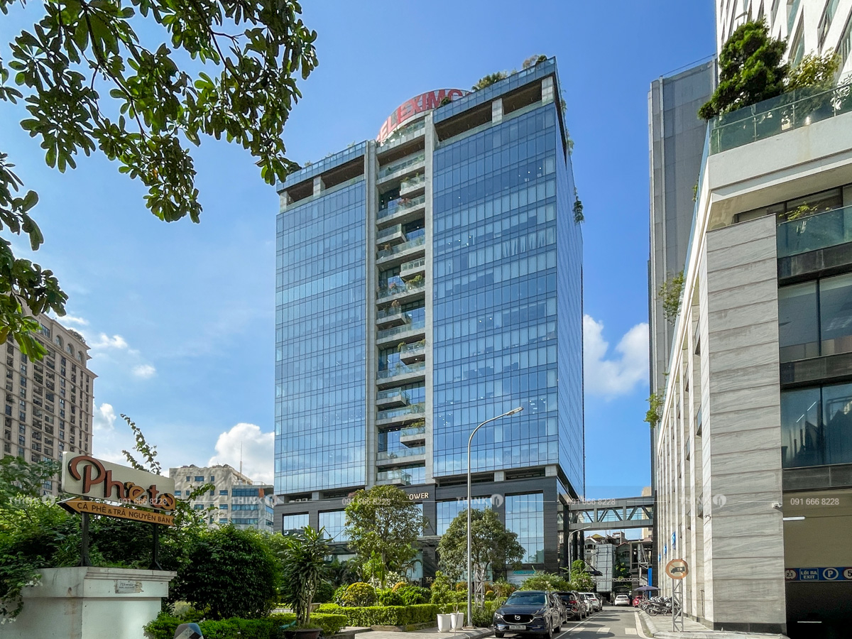Toà nhà Peakview Tower Hoàng Cầu