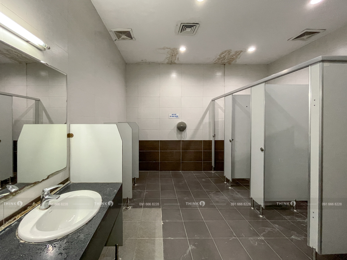 Vệ sinh toà nhà Green Park Tower Dương Đình Nghệ