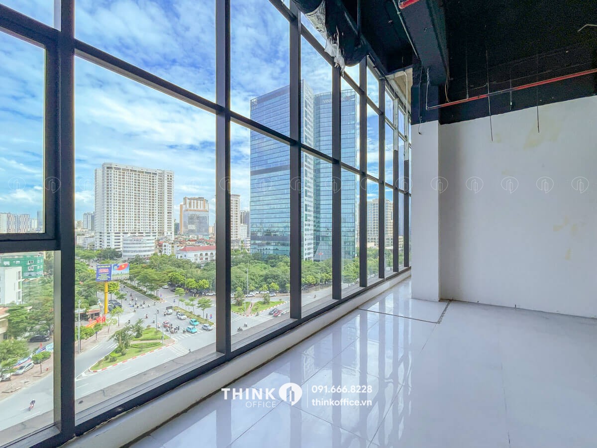 Tầm nhìn ra đường lớn trong văn phòng tại toà nhà Golden Park Tower Phạm Văn Bạch