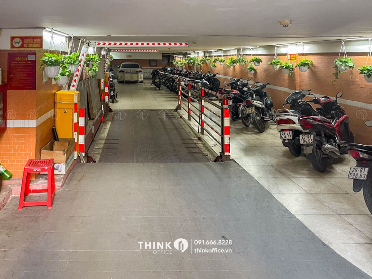 Khu vực chỗ gửi xe ô tô thông minh tại toà nhà Ru Blue Building Đội Cấn