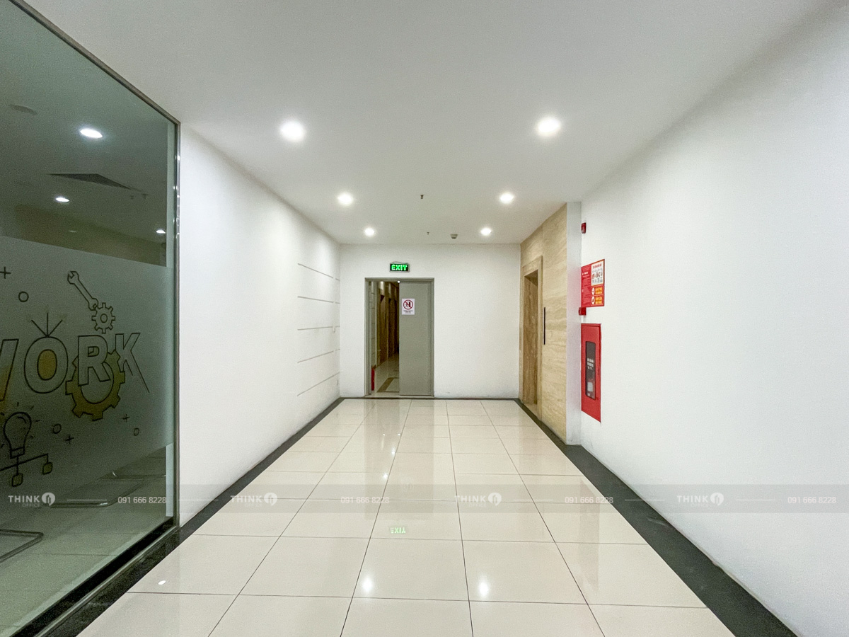 Hành lang văn phòng toà nhà Handiresco Complex Lê Văn Lương