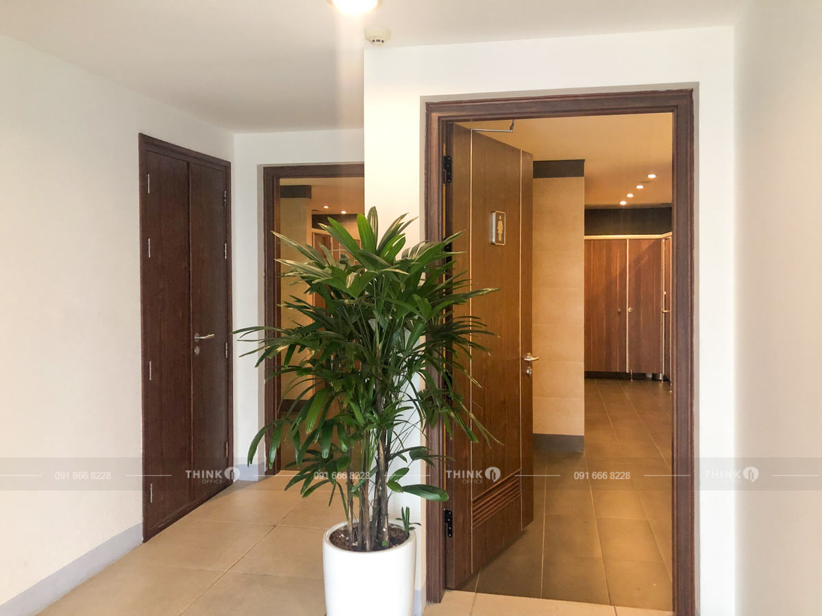 Khu vệ sinh PVI Tower Phạm Văn Bạch