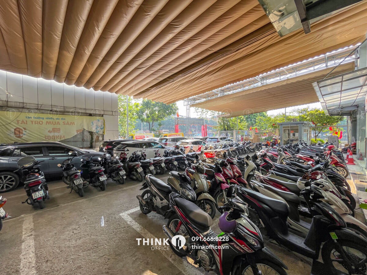 Bãi để xe ngoài trời toà nhà Vietcom Building 18 Nguyễn Chí Thanh