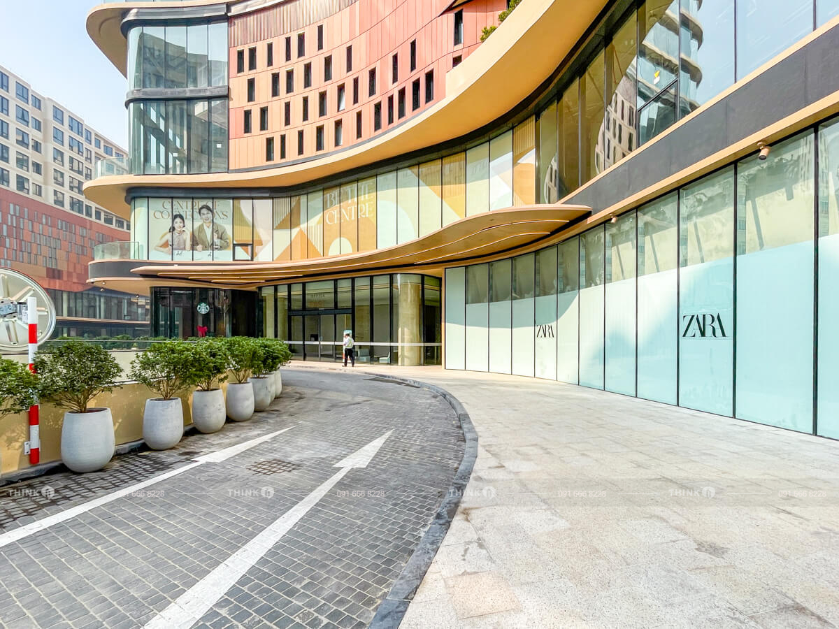 Khu vực lối vào sảnh toà nhà Tiến Bộ Plaza