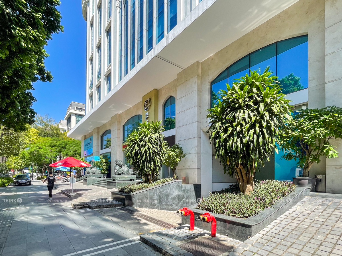 Khu vực ngoài toà nhà Hồng Hà Center