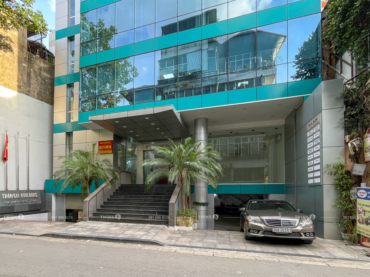 Khu vực ngoài toà nhà Trần Gia Building