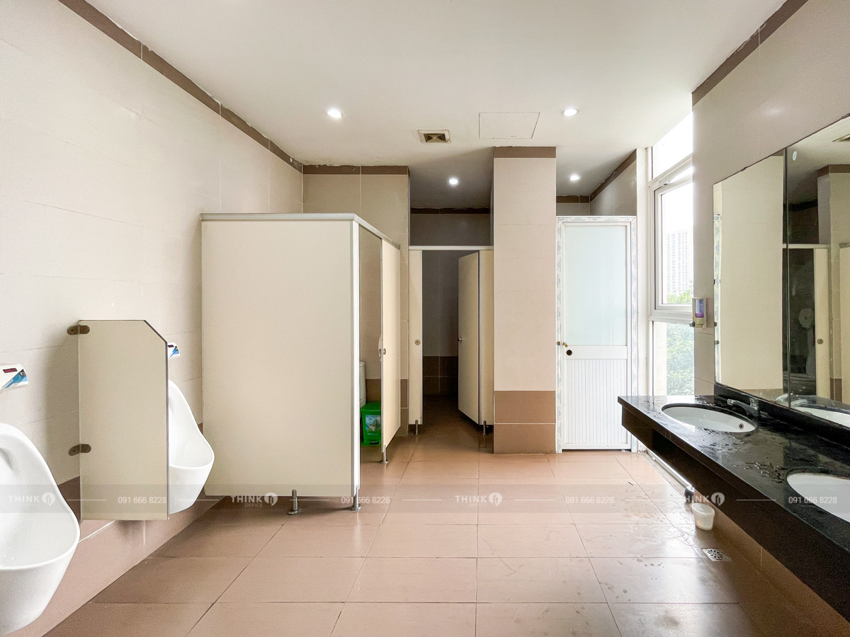Khu vực nhà vệ sinh toà nhà C14 Bắc Hà
