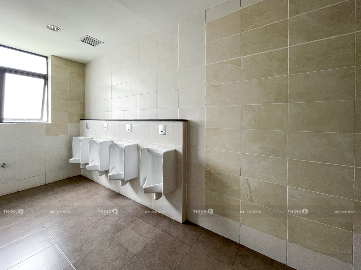 Khu vực nhà vệ sinh toà nhà CEO Tower