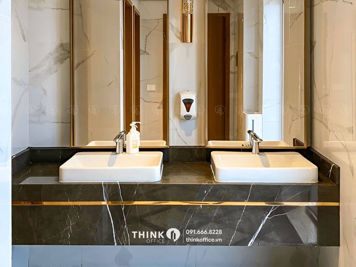 Khu vực nhà vệ sinh toà nhà Doji Tower
