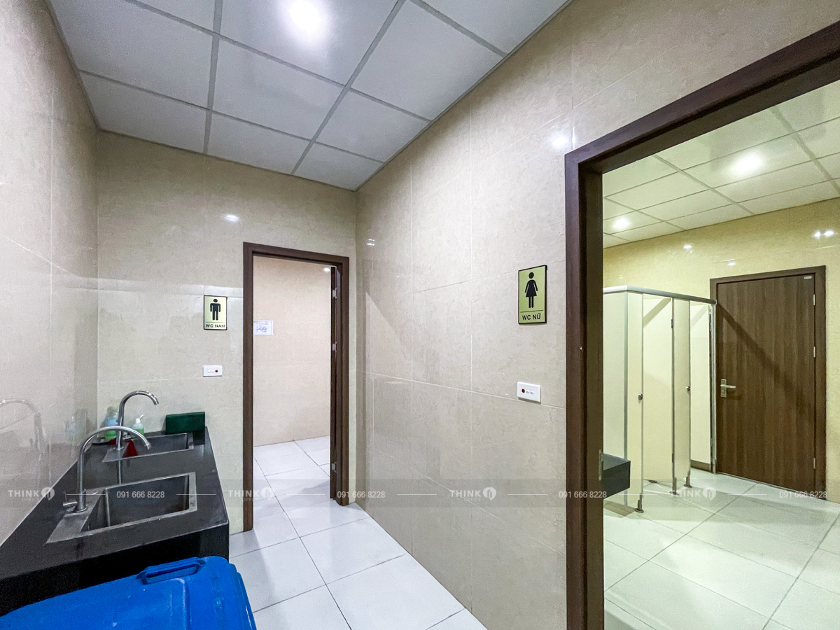 Khu vực nhà vệ sinh toà nhà Helios Tower