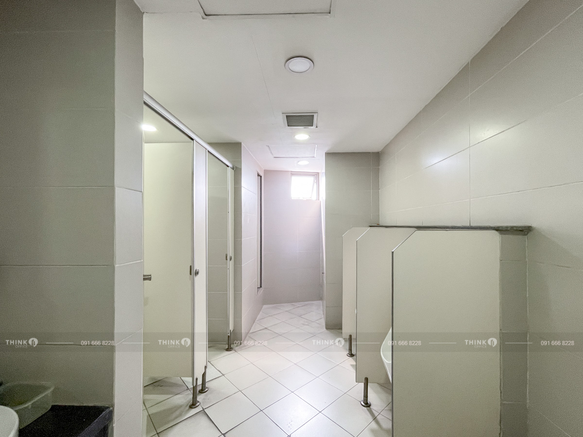 Khu vực nhà vệ sinh toà nhà Hudland Tower