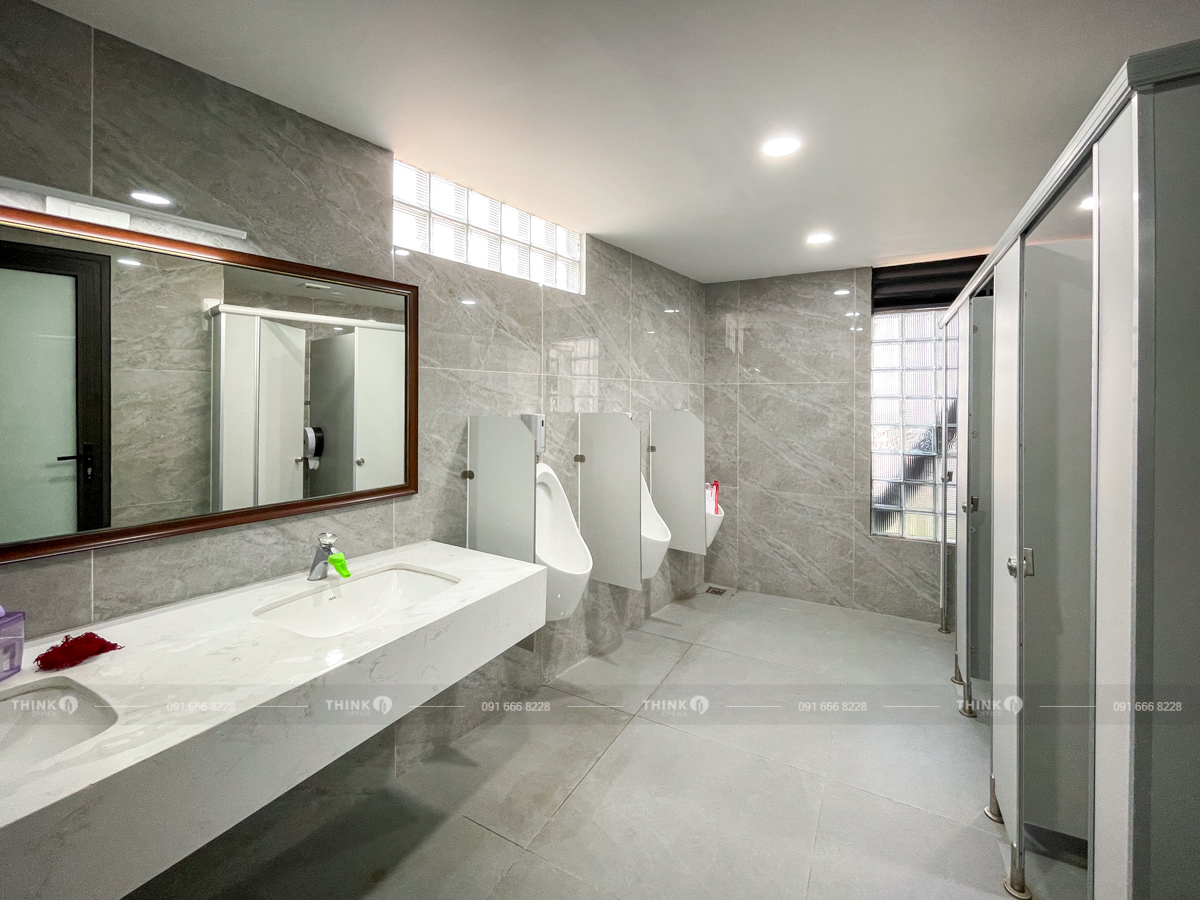Khu vực nhà vệ sinh toà nhà Luxury Office Võ Chí Công