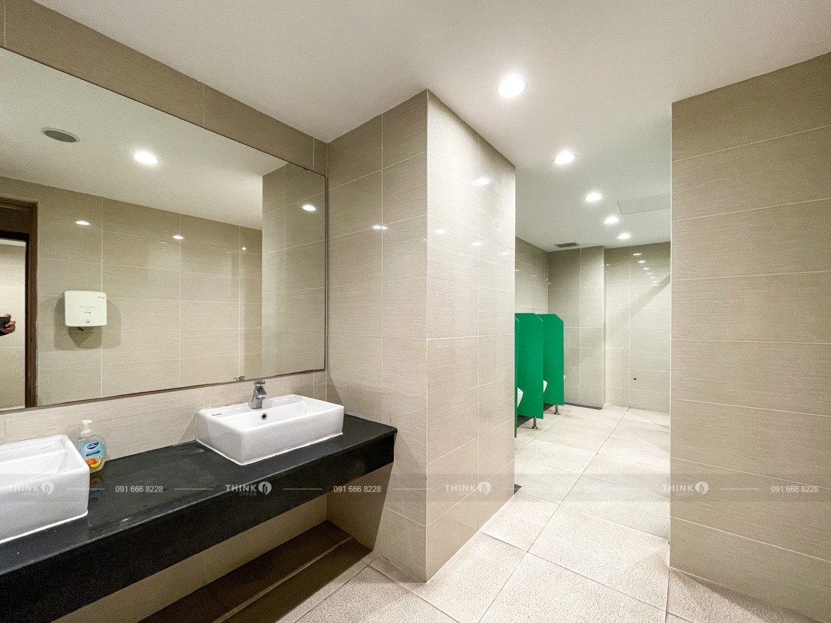 Khu vực nhà vệ sinh toà nhà Mandarin Garden 2