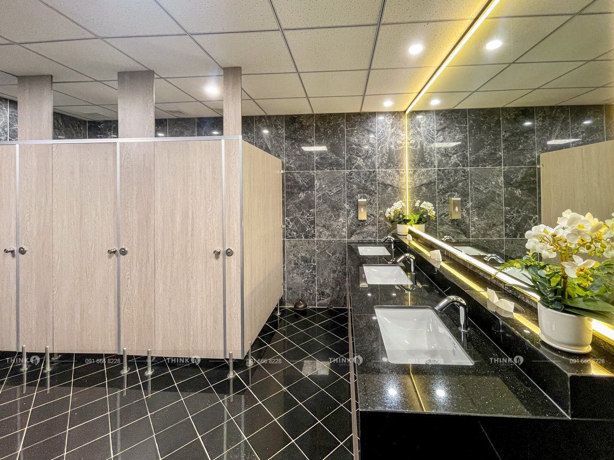 Khu vực nhà vệ sinh toà nhà SD Building