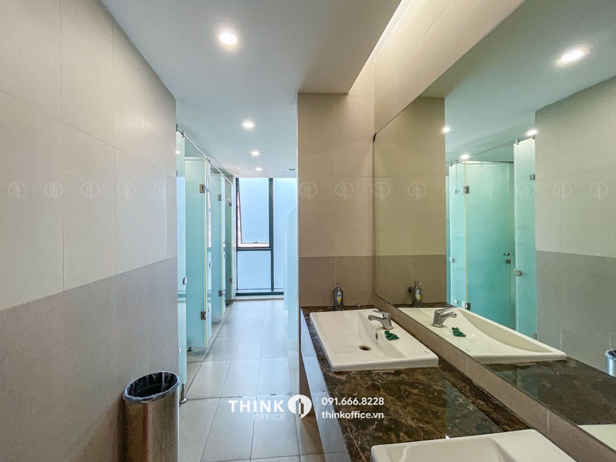 Khu vực nhà vệ sinh toà nhà SISC Tower