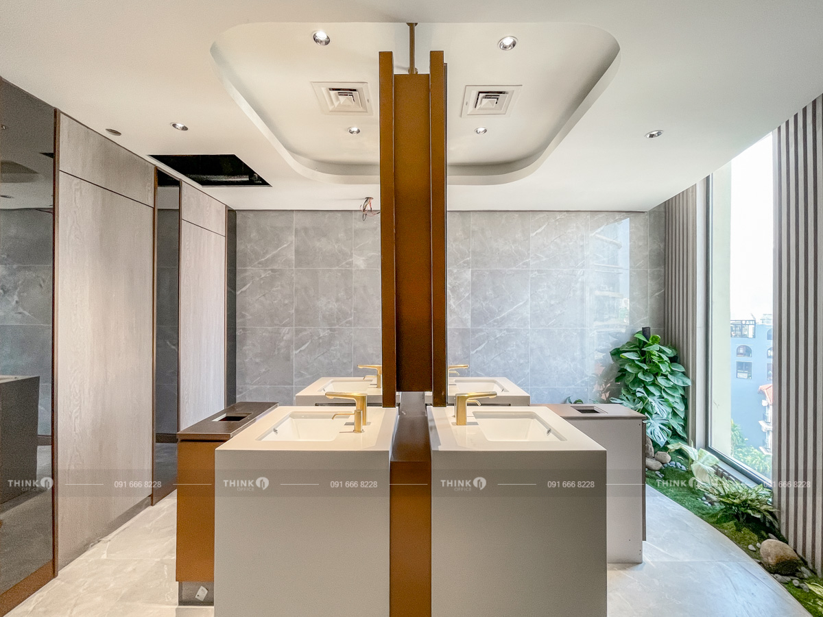 Khu vực nhà vệ sinh toà nhà Tiến Bộ Plaza