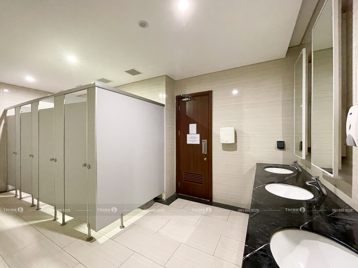 Khu vực nhà vệ sinh toà nhà Vinhomes West Point