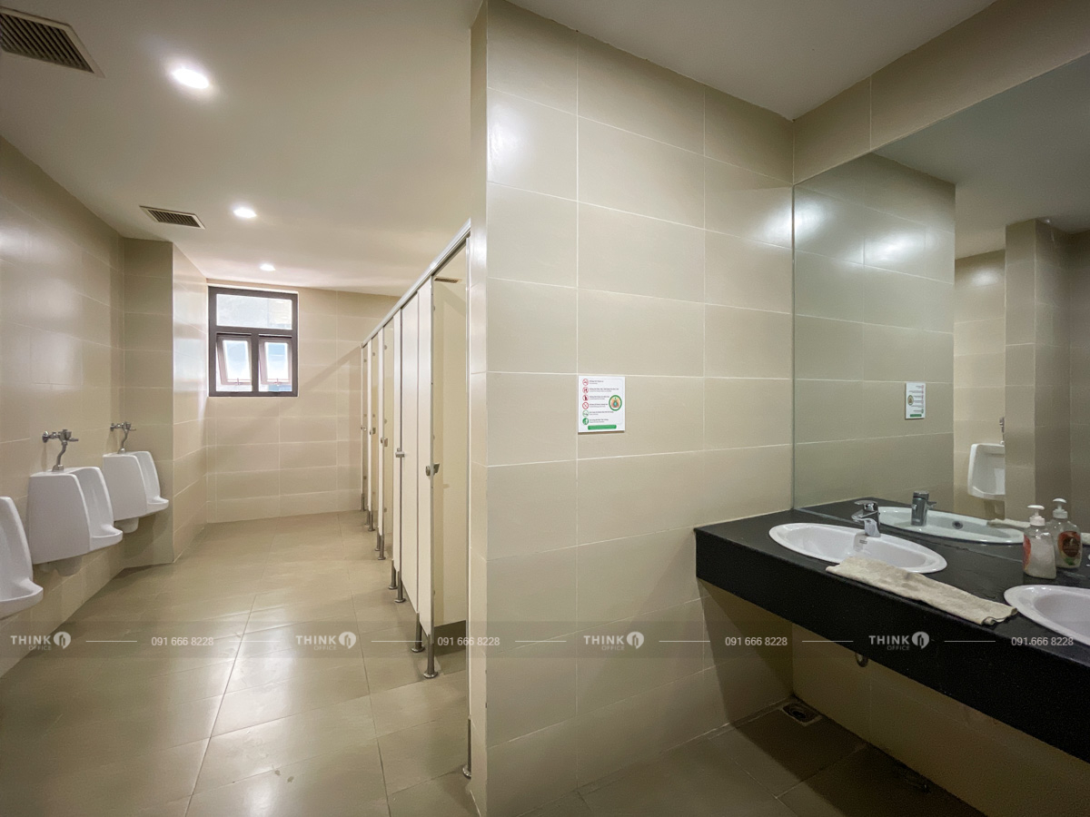 Khu vực nhà vệ sinh văn phòng toà nhà N03 T7 Ngoại Giao Đoàn